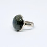 Anello d'argento con labradorite rotonda