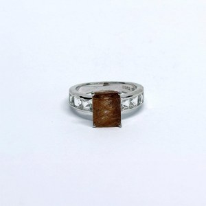 Silver ring with white quartz stones and an inclusion