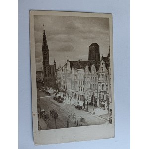 GDAŃSK'S LONG MARKET SQUARE WITH THE CITY HALL