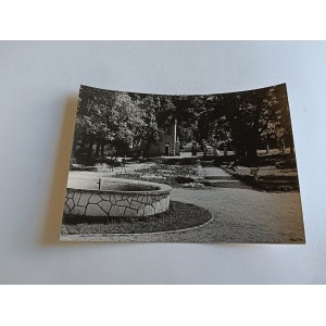 Polská lidová republika, Nałęczów – část parku. Foto: A. Kaczkowski, P. Mystkowský, 1962.
