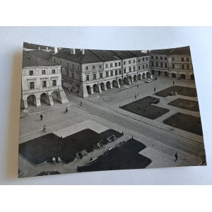 P.R.L. ZAMOŚĆ: MARKET SQUARE WITH RENAISSANCE ARCADES. PHOTO: A. KACZKOWSKI, P. MYSTKOWSKI, 1964.