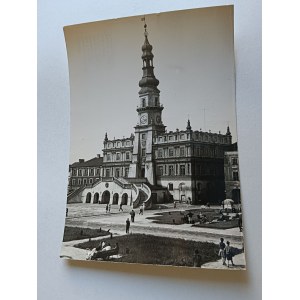 PRL ZAMOŚĆ RATUSZ FOT. A. KACZKOWSKI P. MYSTKOWSKI 1962 R.