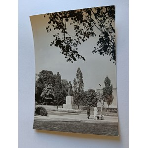 Poľská ľudová republika, Gorzów Wielkopolski, pomník Mickiewicza na ulici Armie Czerwonej, foto: P. Mystkowski, 1961, pečiatka