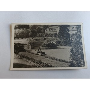 Polská lidová republika, Kudowa-Zdrój, lázeňský park, foto: S. Arczyński, 1957