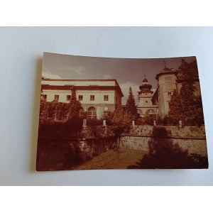République populaire de Pologne, Łańcut, château-musée, vue depuis le côté sud. Photo : Z. Postępski, sépia, 1980.