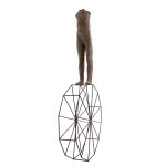 Magdalena Abakanowicz (1930, Falenty, vicino a Varsavia – 2017, Varsavia), “Figura con cerchio” dalla serie “Circo”, 1992