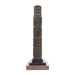 Autor nieznany, Totem z reliefami o tematyce olimpijskiej, przed 1962