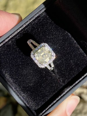 Złoty pierścionek z diamentami 2.33 CT (Centralny 2.01 CT) IGI