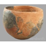 Kerámiaedény. Tisza vidéke, kora rézkor, restaurált, d: 15 cm, m: 10,5 cm /// Ceramic vessel. Tisza region, Early Copper Age. Restored. Diameter: 15 cm; height: 10,5 cm.