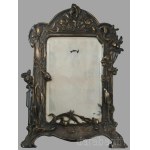 Nagy méretű szecessziós ón asztali tükör. ca 1900 Aranyozott ón, plasztikus florális díszítésekkel. Régi, fazettált tükörlappal. 34x48 cm /// Large Art Nouveau pewter table mirror, circa 1900. Gilt pewter with sculptural floral ornamentation and an origin