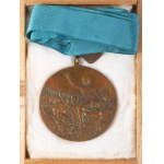Mexikó 1968. Olimpiai Bronz díjérem, vízilabda sportágban "XIX Olimpiada Mexico 1968" kétoldalas bronzérem nyakszalagon, miniatűrrel. Az éremhez tartozó adományozói okirat üvegezett keretben (Dömötör Zoltán részére). Az érem eredeti fa dísztokban. A magya