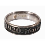 Trianoni emlékgyűrű, ezüstből. Irredenta, az 1920. június 4. dátumot tartalmazó reliefes gyűrű. ca 1930. Jelzett 7,1 g m:64 Trianon commemorative ring, made of silver. Irredenta, a relief ring with the date June 4, 1920. Marked 7.1 g m:64