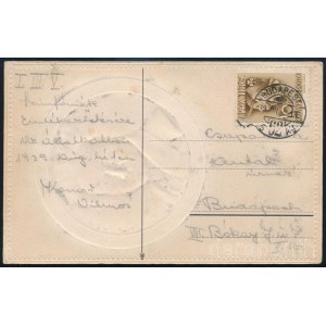 1939 Komor Vilmos (1895-1971) karmester saját kézzel írt és aláírt képeslapja, elülső oldalon Beethovent ábrázoló fém plakettel, szép állapotban