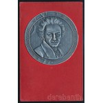 1939 Komor Vilmos (1895-1971) karmester saját kézzel írt és aláírt képeslapja, elülső oldalon Beethovent ábrázoló fém plakettel, szép állapotban