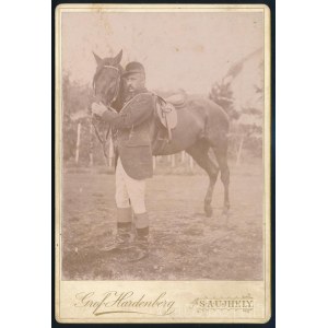 cca 1890 Aladár von Hardenberg (1861-1934) lóval, sátoraljaújhelyi műteremből, 16,5×10,5 cm