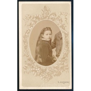 cca 1863 Betty Angerer, keményhátú fotó Ludwig Angerer bécsi műterméből, 10,5×6,5 cm