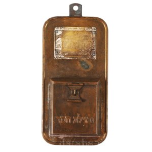 Budapesti Chevra Kadisa réz adomány persely. ca 1930 18 cm Budapest Chevra Kadisha copper donation box. c. 1930, 18 cm.