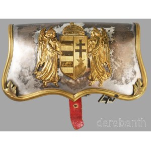 Magyar Királyi Honvédség / Magyar Nemzeti Hadsereg, tiszti díszegyenruhához való patrontáska, tölténytáska, cca. 1920-1924. Ezüst fedél- és oldallemezekkel, bordó bőrbevonattal, fedelén réz szegéllyel és angyalos-koronás magyar címerrel (középcímerrel) dí