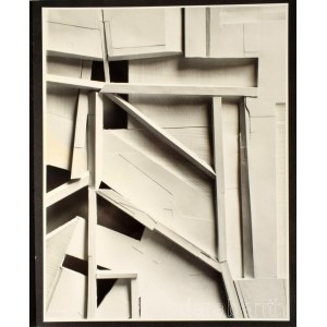 Jovánovics. Jovánovics György kiállítása. Szelényi Károly eredeti fekete-fehér fotóival. Nádas Péter előszavával. [Bp.], 1985, J. Galéria, 5+3+1 sztl. lev.+9 (Szelényi Károly eredeti fekete-fehér fotói) t.+1 szl. lev. Számozott (40./100) példány. Kiadói f