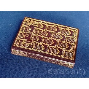 Petrarca, Francesco: Le rime di Francesco Petrarca. [Miniatűr kiadás.] Firenze, 1900. Editore G. Barbera. 1 t. (címkép) + [2] + V + [1] + 379 + [1] p. Miniatűr kötet, mérete: 62x45 mm. Egyetlen miniatűr kiadás. Bibliapapírra készült bibliofil kötetünk Fra