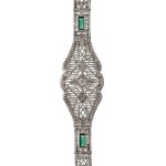 Filigrán palládium (Pd) karkötő, 0,05ct brill és 2 darab 4x2mm smaragd berakással, certifikáttal, 6,76g /// Delicate palladium (Pd) bracelet set with a 0.05 ct brilliant-cut diamond and two 4 × 2 mm emeralds, accompanied by a certificate, weight: 6.76 g.