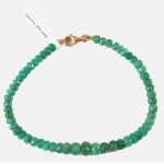 Smaragd szemes karkötő, 14 karátos arany (Au) kapoccsal, 14 karátos, h:21 cm, 9,7g /// Emerald bead bracelet with a 14-karat gold (Au) clasp, 14-karat gold, length: 21 cm, weight: 9.7 g.
