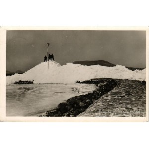 1941 Balaton, Jégtorlaszok télen, Badacsony (EK)