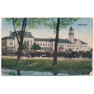 1929 Battonya, Városháza, piac. leporellólap 10 képpel, közte vasútállomás (kopott sarkak / worn corners)
