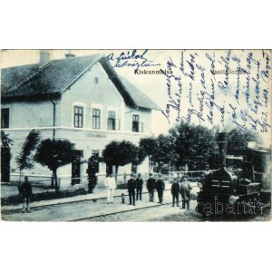 1923 Kiskunmajsa, Vasútállomás, gőzmozdony, vasutasok. Schwarz Arthur kiadása (EB)
