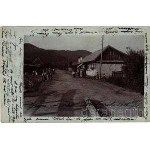 1905 Beszterce, Bistritz, Bistrita; utcakép, helyi lakosok / street view, local people. photo (lyuk / pinhole)