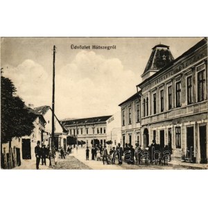 Hátszeg, Hateg; Központi szálloda, üzletek. Adler L. Oszkár fényképész / hotel, shops (Rb)