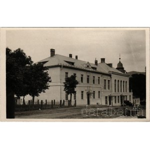 Szepesremete, Einsiedel an der Göllnitz, Spissky Mnisek, Mnísek nad Hnilcom; Mestsky dom, hotel a restaurácia / városház, szálloda és étterem / town hall, hotel and restaurant, automobile