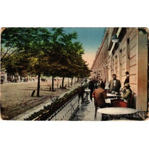 1916 Munkács, Mukacheve, Mukachevo, Mukacevo; Fő utca, Csillag kávéház terasza vendégekkel és pincérekkel / main street, café terrace with guests and waiters (EM)