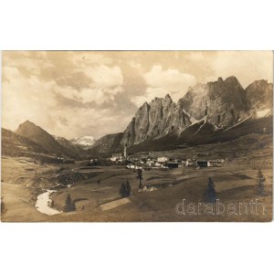 Cortina d'Ampezzo, view. photo