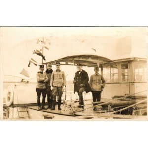 ERLAF DGT-TRAUN típusú láncos gőzhajó K.u.K. katonákkal és kutyával a fedélzeten / SMD ERLAF steamship with K.u.K. soldiers and dog on the deck. At some point during the First World War, Erlaf was requisitioned by the K.u.K. ZTL (Zentraltransportleitung