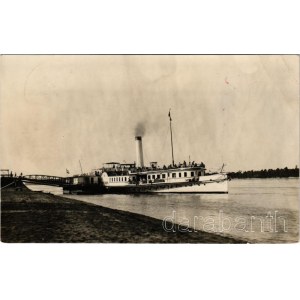 1933 JOSEF CARL DGT-HILDEGARDE típusú lapátkerekes gőzhajó / Hungarian paddlewheeler passenger steamship. During the First World War, she was pressed into service by the k.u.k. Zentraltransportleitung (ZTL), photo (EB)
