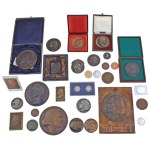 Rendkívül tartalmas, a 20. századot átölelő Liszt Ferenc plakett, emlékérem és forint emlékérme tétel, benne: Csúcs Ferenc (1905-1999) 1951. "Liszt / Rapszódia" jelzetlen, öntött Ag, "1"-es számjelzéssel a peremen (328,05g/75mm) Iván István (1905-1968) DN