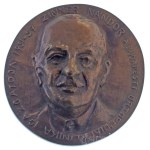 Hetés György (1921-1998) 1957 k. "Zinner Nándor a Budapesti Ortopédiai Klinika igazgatója 1951-57" egyoldalas öntött bronz emlékplakett (~106mm) T:AU Hungary ~1957. "Zinner Nándor a Budapesti Ortopédiai Klinika igazgatója 1951-57" (Nándor Zinner, director