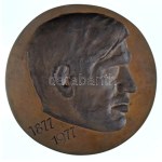 Lapis András (1942- ) 1977. "Tiszta bátraké a reggel - Hollós József 1876-1947 / 1877-1977" kétoldalas, öntött bronz plakett (104mm) T:AU