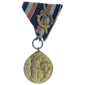 Német Birodalom 1921. Weimari Köztársaság Német Háborús Emlékérem aranyozott bronz kitüntetés mellszalaggal, karddal T:AU Germany 1921. Weimar Republic Deutsche Ehrendenkmünze des Weltkriegs gilt bronze decoration with ribbon and sword C:AU