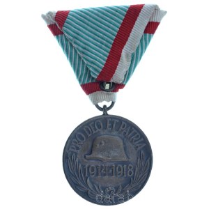 1929. Magyar Háborús Emlékérem kardokkal, sisakkal ezüstözött bronz kitüntetés mellszalaggal T:AU Hungary 1929. Hungarian Commemorative War Medal with swords and a helmet silver plated bronze decoration with ribbon C:AU NMK 418.