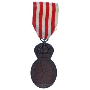 Máltai Lovagrend 1956. Magyar segélyérem bronz kitüntetés mellszalagon T:AU Order of Malta 1956. Hungarian Aid Medal bronze medal on ribbon C:AU