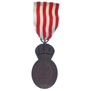 Máltai Lovagrend 1956. Magyar segélyérem bronz kitüntetés mellszalagon T:AU Order of Malta 1956. Hungarian Aid Medal bronze medal on ribbon C:AU