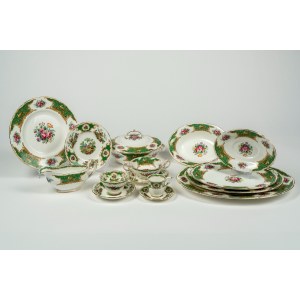 Porcelain service decorated in polychrome with floral motifs, birds, reserves, and green borders with gilding. Coalport, Broadway Green, 20th century.