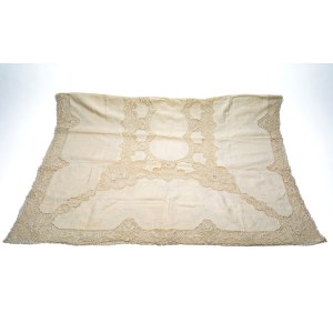 Rectangular tablecloth made of linen and lace.