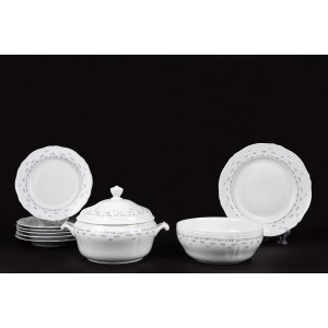Součást bílé porcelánové sady s drobnými modrými a červenými ornamenty, Richard Ginori