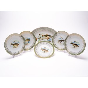 Fish set consisting of an oval serving platter and five dinner plates. Richard Ginori