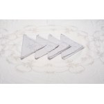 Linen tablecloth with 8 matching napkins.