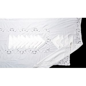 White linen and lace tablecloth with 12 napkins
