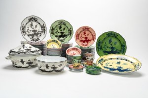 Oriente Italiano polychrome porcelain dinner service with a historic Carnatiion floral motif. Richard Ginori, 1735